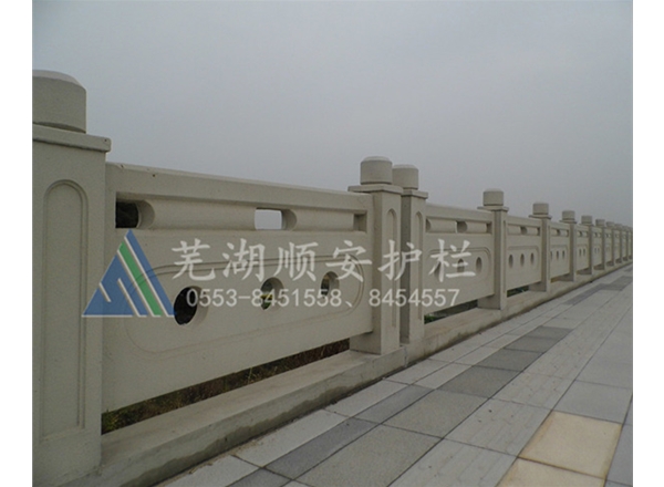 河道護欄與傳統木欄桿有何區別？