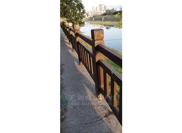 仿木景觀護(hù)欄相比實(shí)木欄桿有何優(yōu)勢(shì)？